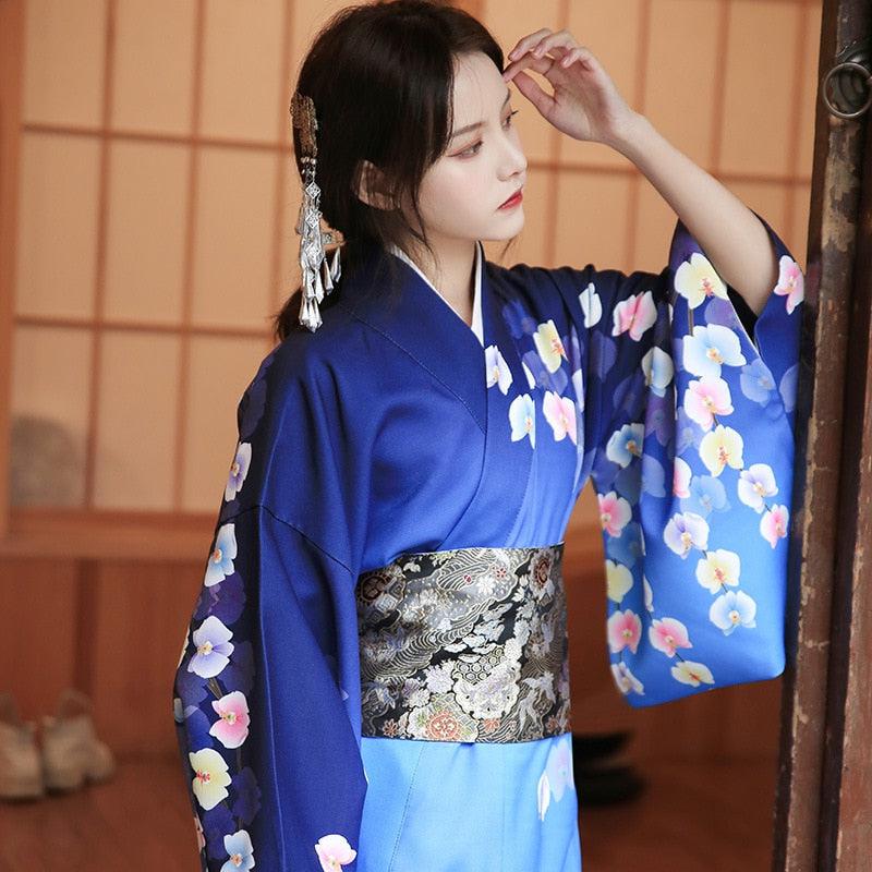 Kimono japonés para mujer en azul