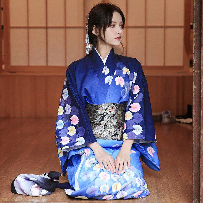 Kimono japonés para mujer en azul